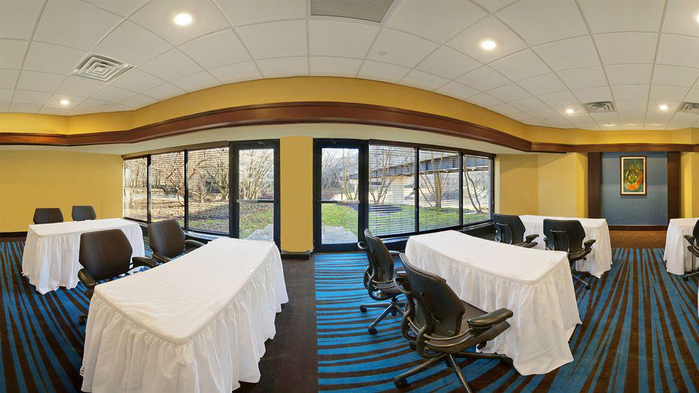 Holiday Inn Express Princeton Southeast By Ihg Plainsboro Exterior foto